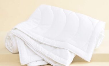 White Buffy Breeze Comforter